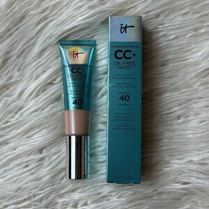 IT Cosmetics CC+ Cream Natural Matte Foundation with SPF 40 Fair Light